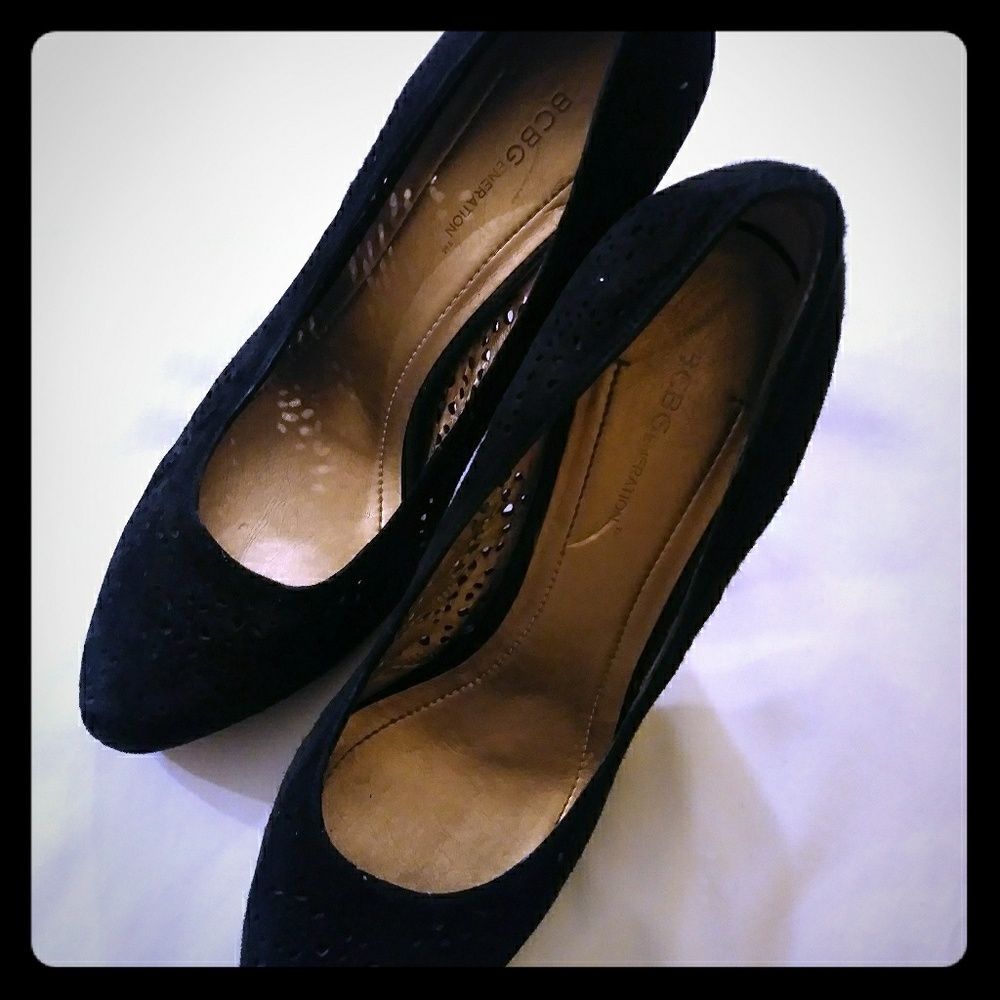BCBG LACE PUMPS